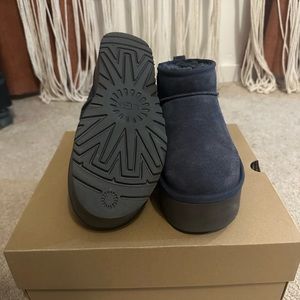 Ugg Classic Ultra Mini Platform Eve Blue size 7 like new